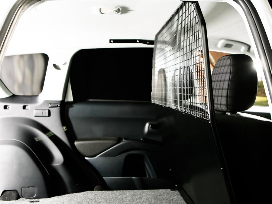  Mitsubishi Outlander Van 2010 года  (UK) (фото 4 из 12)